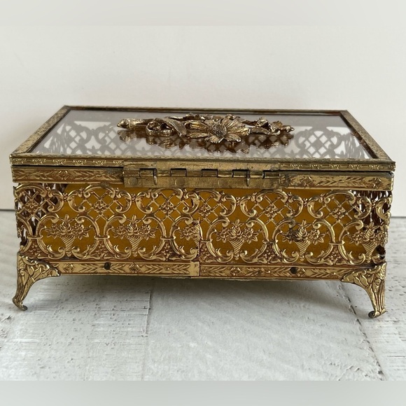 Vintage Antique Daisy Gold Jewelry Box With Glass top. - Picture 11 of 15